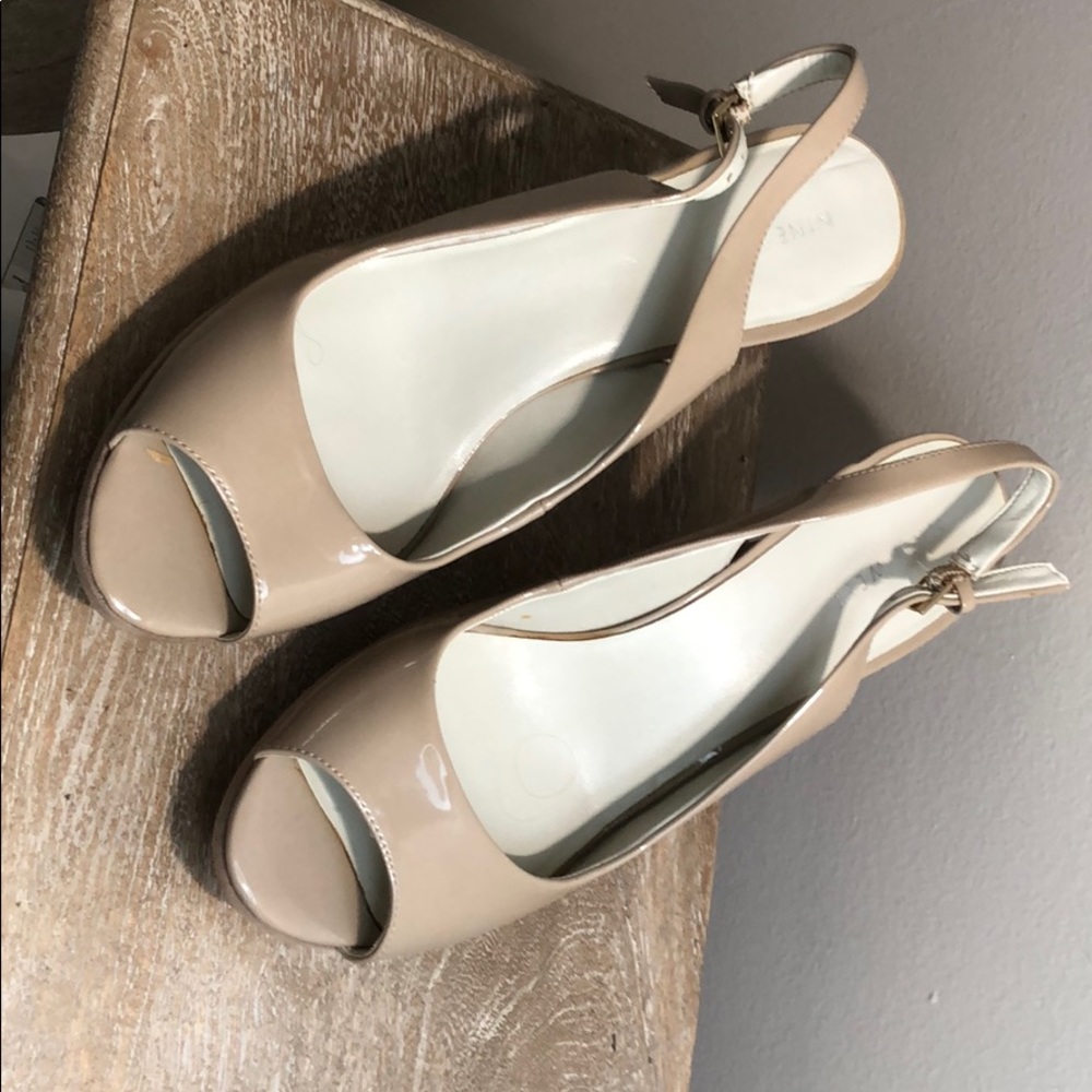 Beige patent leather heels